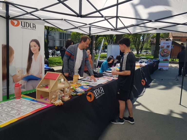 Jornada Universidad y Territorio: Estudiantes de carreras que integran el Programa de Intervención Comunitaria realizan atenciones a vecinos de Concepción