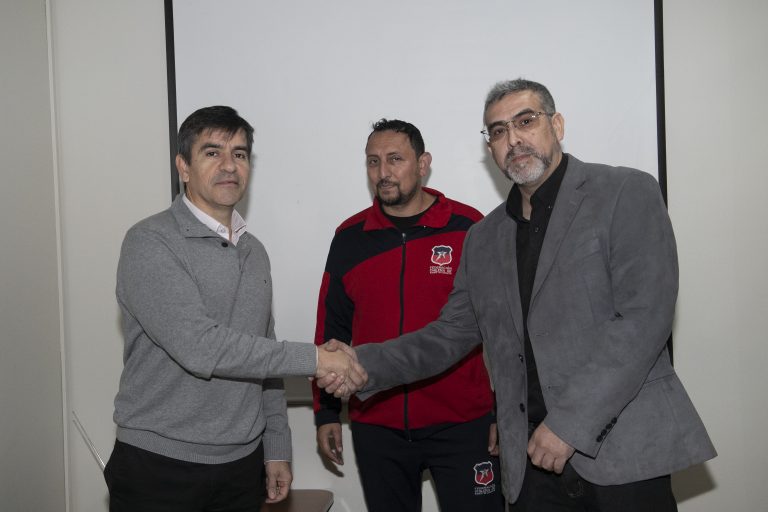 Estudiantes del Instituto del Deportes podrán hacer sus prácticas en la Federación Chilena de Karate de Contacto gracias a convenio de relacionamiento