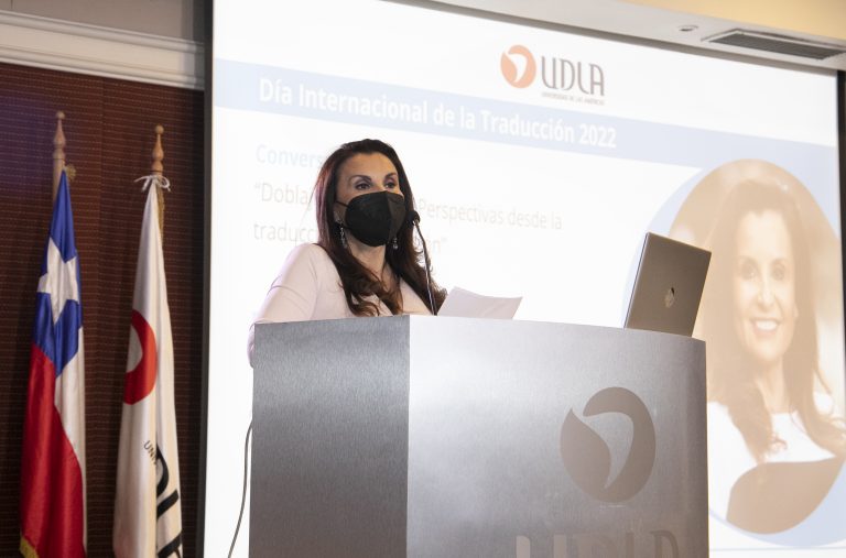 Exposición de Loreto Araya, actriz de doblaje y locución internacional, cierra “Semana de la Traducción” en UDLA