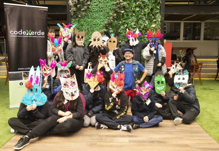 UDLA y Codexverde celebran el Día Nacional del Medioambiente con feria de emprendimiento y taller de reciclaje para niños en el Campus La Florida