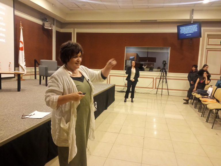 Reconocida trabajadora social, Cecilia Aguayo, reflexiona sobre la ética y feminización de la profesión en conversatorio realizado en Campus Santiago Centro