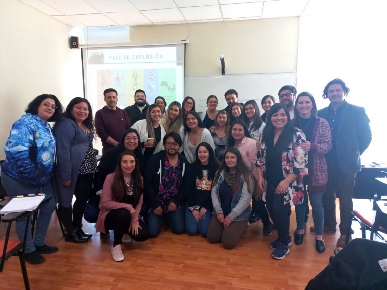 Profesionales y familias de centros de autismo de la Región de Valparaíso se capacitan en estrategias de comunicación e interacción social gracias a proyecto de VcM UDLA