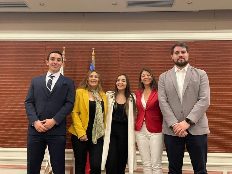 79 estudiantes de Sede Santiago reciben de parte de la Dirección de Asuntos Estudiantiles la “Beca de Excelencia Académica: Mejor Estudiante de la Carrera 2022”