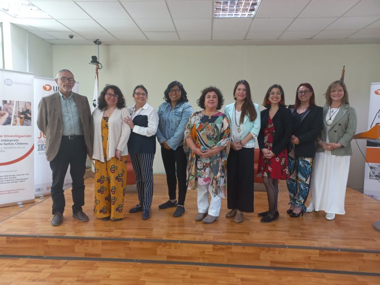 Investigadora de Educación Diferencial presenta avances de proyecto que estudia el estado actual de los intérpretes de lengua seña en el contexto escolar