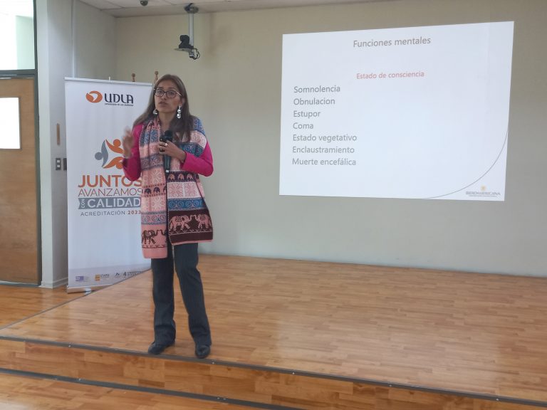 Docente de Universidad Iberoamericana de Colombia visita Campus Los Castaños para observar metodologías y experiencias de simulación clínica lideradas por UDLA