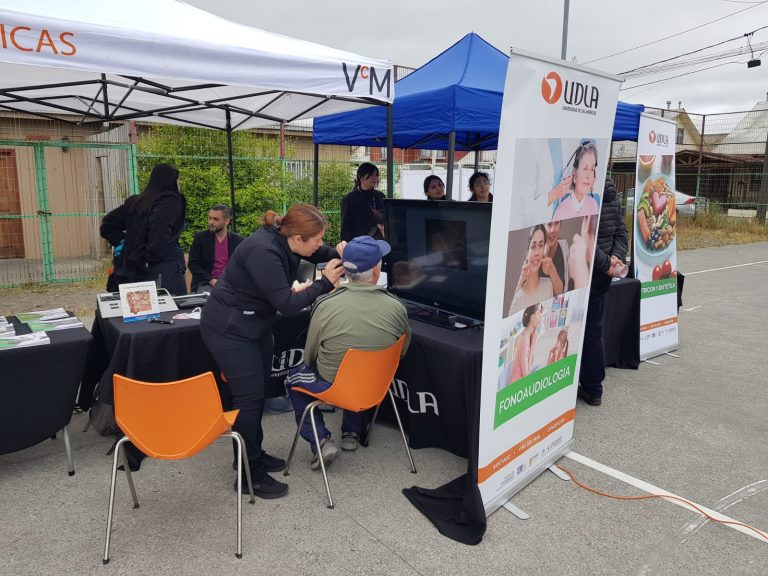 Escuelas de cuatro facultades de UDLA participan en operativo multidisciplinario para familiares y trabajadores de Parque Empresarial Escuadrón