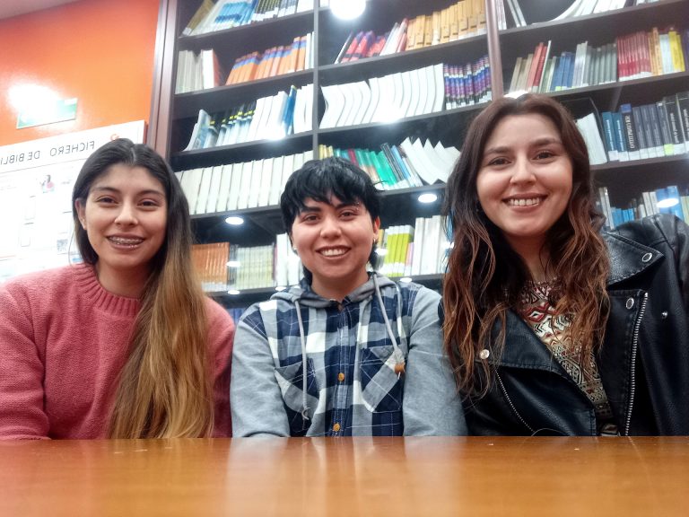Estudiantes de Traducción e Interpretación en Inglés participan como interpretes en Simposio Internacional de la UNESCO
