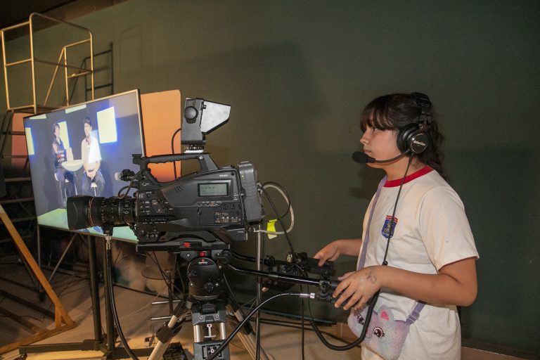 Estudiantes del Colegio Marcelino Champagnat participan en ciclo de talleres audiovisuales impartidos por la Escuela de Periodismo y Comunicaciones UDLA