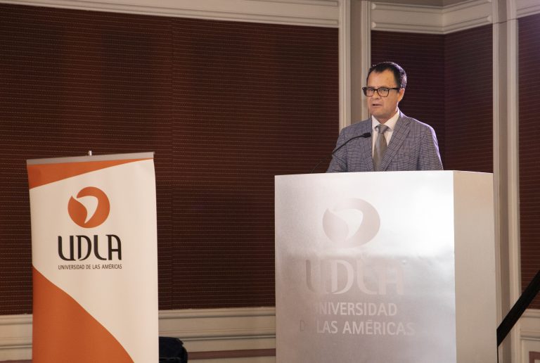 Académicos comparten avances y resultados de estudios educativos postpandemia en el VII Seminario de Investigación de la Facultad de Educación