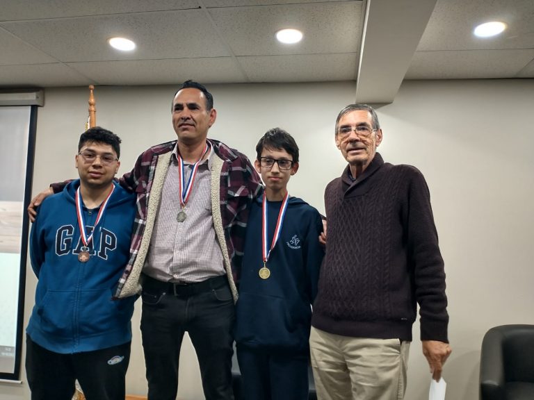 Primer torneo de ajedrez organizado por el Campus La Florida premia a joven de 13 años como ganador del evento
