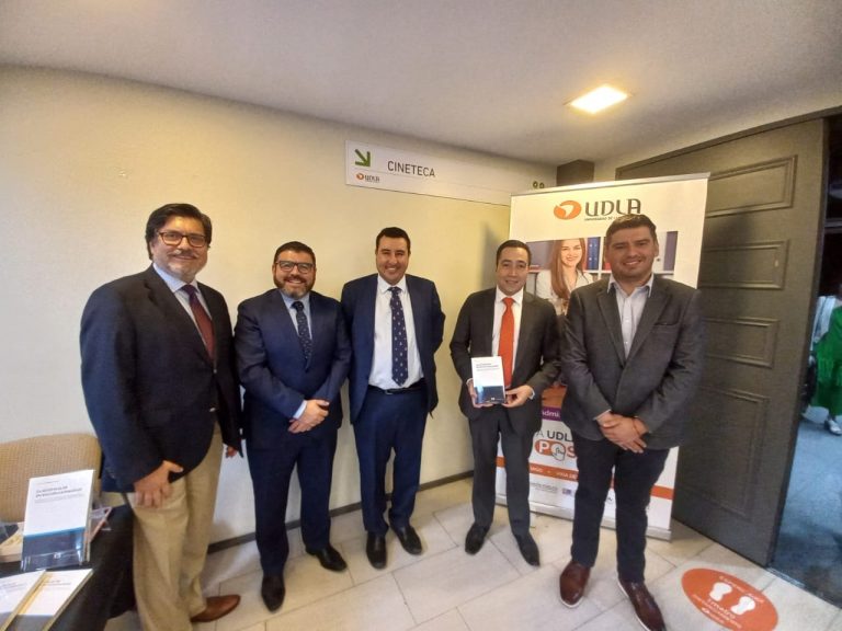 Académico de la carrera de Administración Pública lanza libro sobre el funcionamiento del Tribunal Constitucional