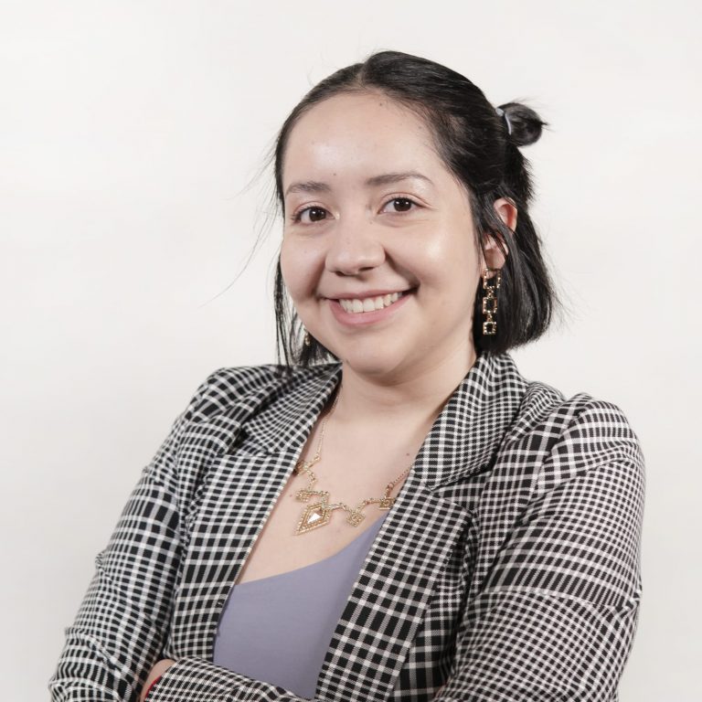 Egresada de Periodismo gana el concurso Publica tu Tesis 2022 con libro sobre la paternidad irresponsable