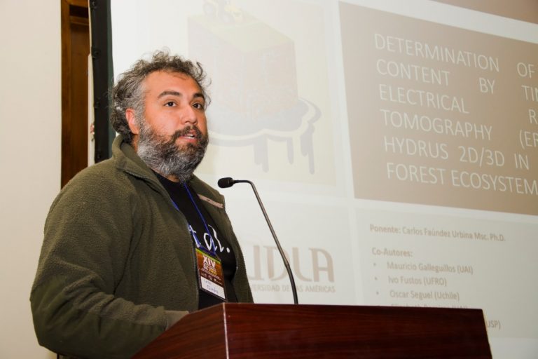 Académico de la Escuela de Agronomía expone ante investigadores nacionales e internacionales en el XIV Congreso Nacional de la Ciencia del Suelo