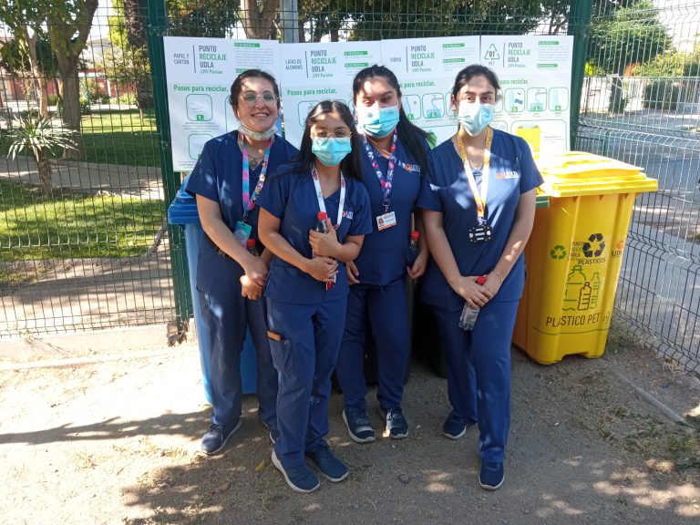 Como parte del Proyecto de VcM “Maipú Verde”, Campus Maipú entrega contenedores de residuos a vecinos de la comuna para fomentar el reciclaje