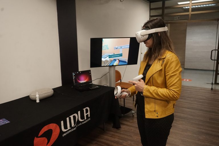 Especialistas nacionales e internacionales exponen en Simposio de Innovación en Simulación Clínica realizado en el Campus Santiago Centro