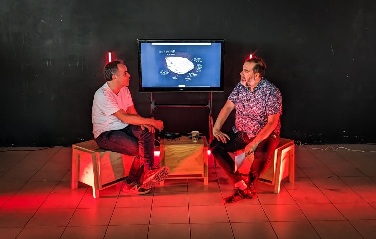 El artista visual de Países Bajos, Jan Rothuizen, conversa sobre sus obras en un nuevo capítulo de MOMENTO