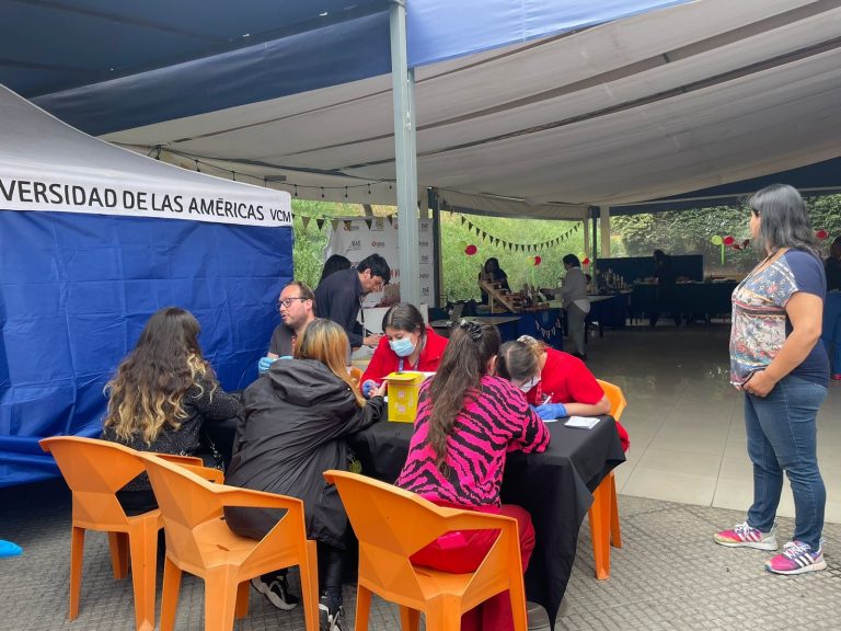 Estudiantes de Campus Maipú se someten a testeos rápidos de VIH de manera preventiva