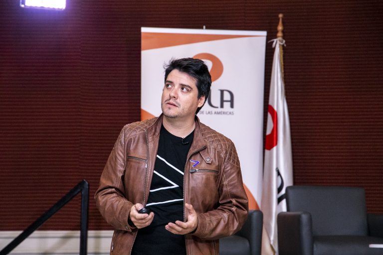 Gerente de Marketing y Comunicaciones Corporativas de Accenture Chile conversa con estudiantes de Publicidad sobre la revolución del metaverso