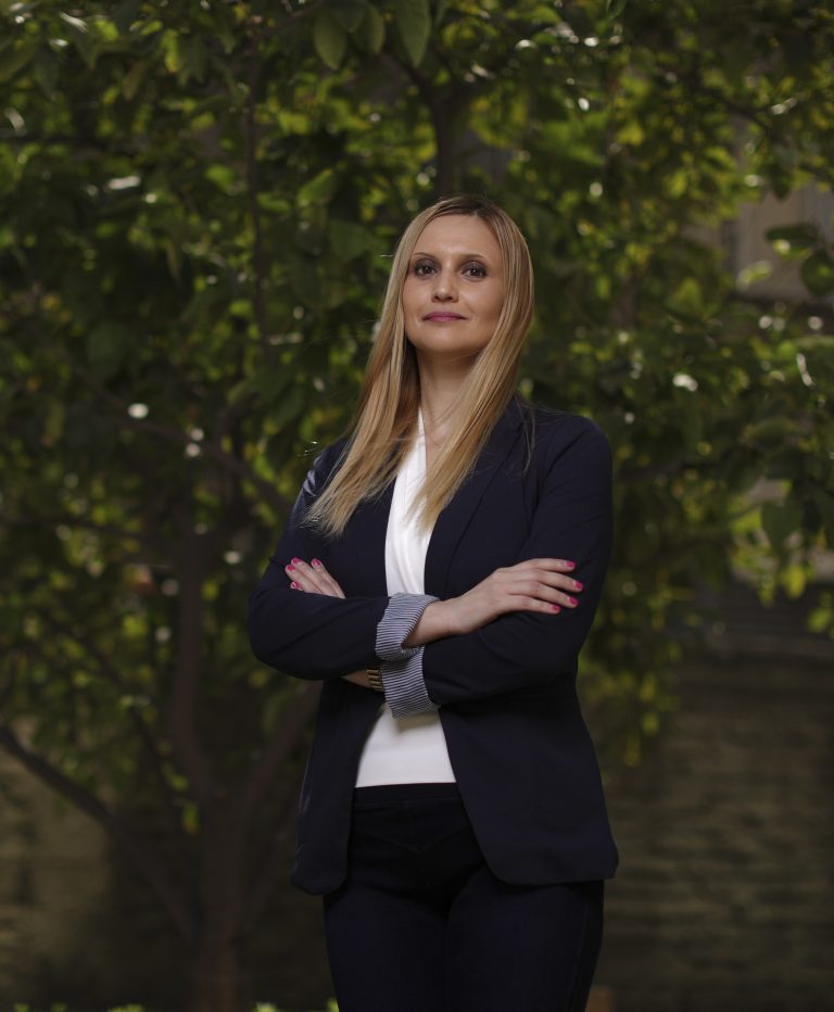 Académica de la Facultad de Comunicaciones y Artes obtiene Certificación en Sostenibilidad del Massachusetts Institute of Technology (MIT)