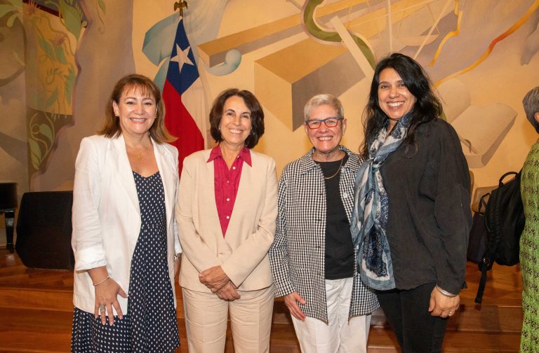 Autoridades de UDLA participan en charla magistral organizada por la “Alianza de Mujeres en la Academia” sobre los avances femeninos en la educación superior