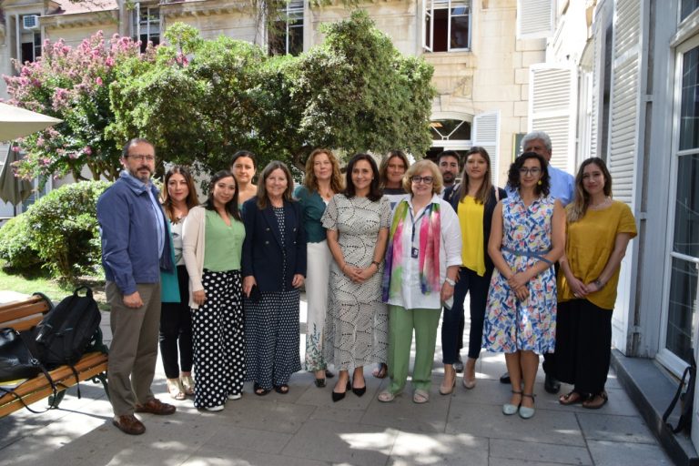 Decana de la Facultad de Educación participa en jornada de trabajo sobre los nuevos criterios de la CNA para promover la calidad de la enseñanza de las pedagogías