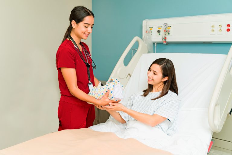 Universidad de Las Américas imparte por primera vez la carrera de Obstetricia y Puericultura