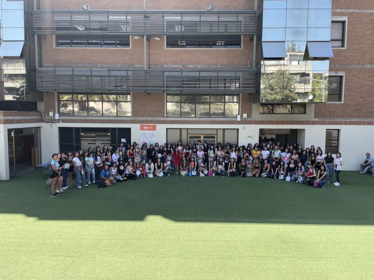 96% de los estudiantes de la nueva Escuela de Obstetricia y Puericultura asisten a actividades de inducción en Campus Providencia