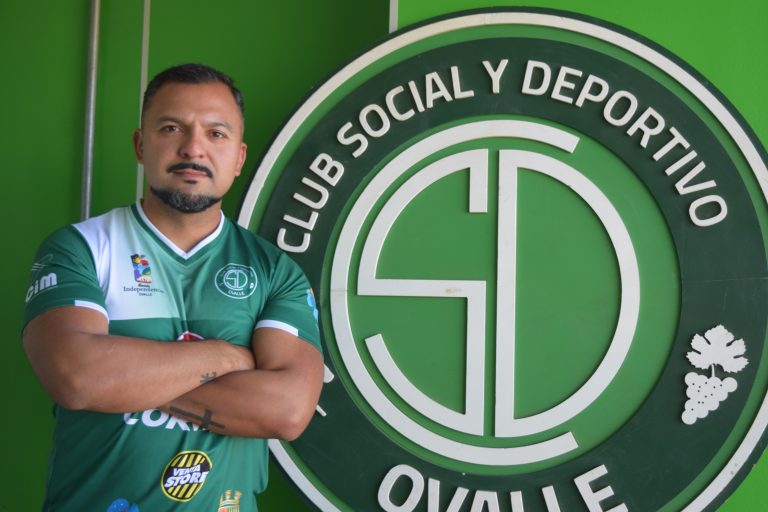 Egresado de Educación Física destaca como DT del Club Social y Deportivo Ovalle: “Los conocimientos que adquirí en UDLA me han servido para ejercer”