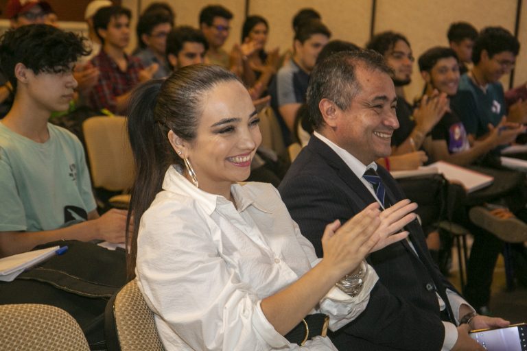 Estudiantes de la Facultad de Ingeniería participan en charla sobre territorios y desarrollo sustentable: “Las mujeres están llamadas a ser agentes de transformación”
