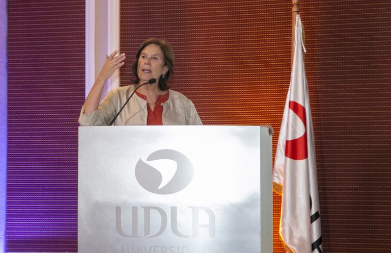 En el marco del Mes de la Mujer, la exministra de Educación, Mariana Aylwin, ahonda en la evolución femenina en la actividad docente