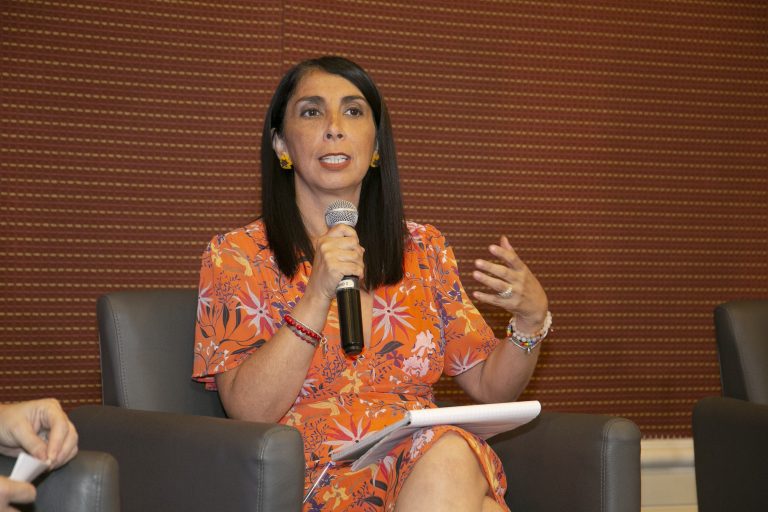 Joana Pérez, Karla Rubilar y Tatiana Camps se reúnen con estudiantes de la Facultad de Derecho para hablar sobre el rol de las mujeres en la agenda pública