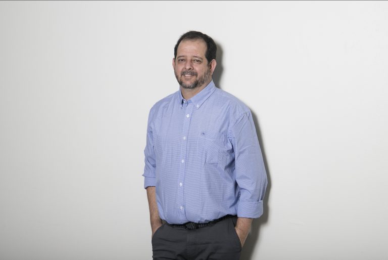 Académico investigador de Trabajo Social expone estudio interuniversitario en congreso latinoamericano de Teoría Social