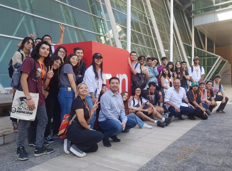 Convenio entre TVN y UDLA permitirá a estudiantes de la carrera de Comunicación Audiovisual y Multimedia tener clases en las dependencias del canal