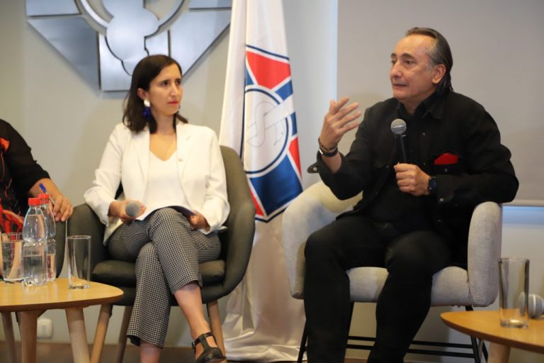Junto a autoridades sanitarias, Decano de la Facultad de Salud y Ciencias Sociales participa de Seminario de Ley de Isapres, organizado por el Colegio Médico de Santiago