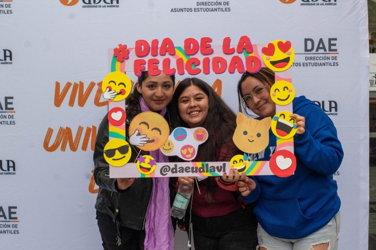 Estudiantes de Sede Viña del Mar comparten en torno a la conmemoración del Día de la Felicidad