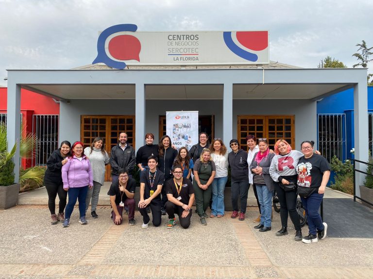 Estudiantes de Kinesiología del Campus La Florida dictan taller de ergonomía y autocuidado a emprendedoras de Sercotec