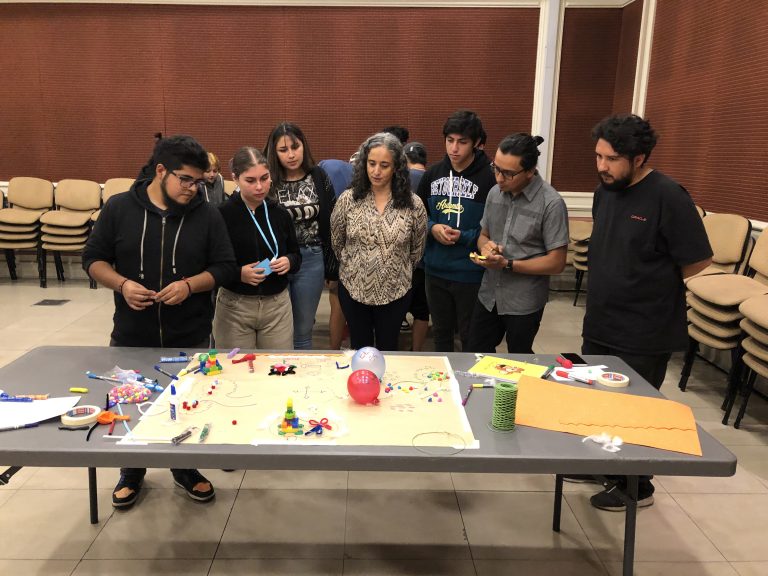 Con charla magistral internacional y un ejercicio práctico, la Escuela de Psicología difunde innovador método de desarrollo personal y organizacional