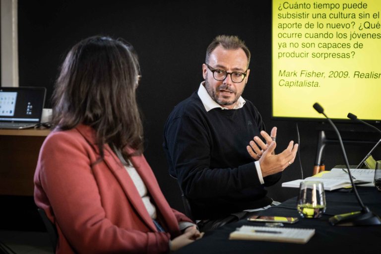 Académicos de distintas casas de estudios debaten y reflexionan en UDLA sobre la ciudad, la crítica y las crisis