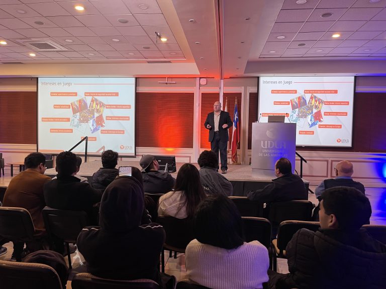 Académico investigador especialista en conflicto internacionales, abre un nuevo ciclo de “Mundo en crisis” explicando el actual momento del conflicto Rusia-Ucrania