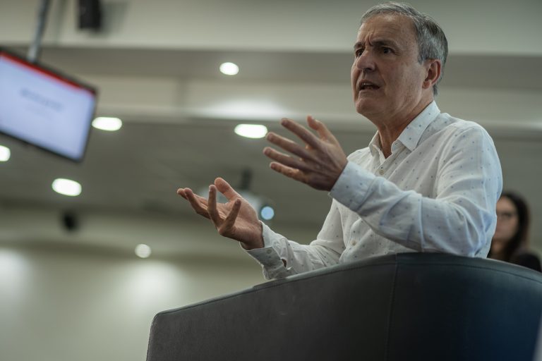 Experto internacional en subtitulaje inaugura actividades académicas de la Escuela de Traducción e Interpretación en Inglés