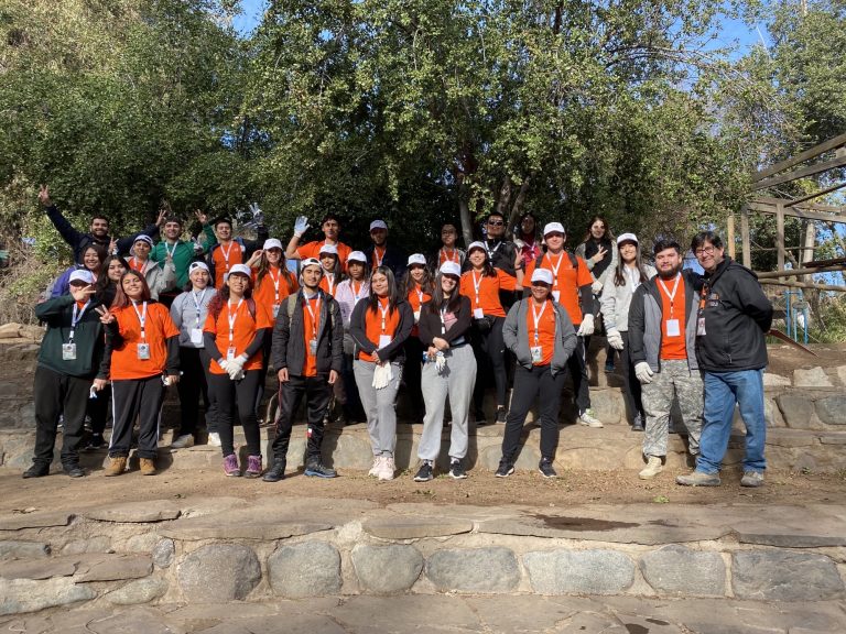 Dirección de Asuntos Estudiantiles invita a estudiantes de Sede Santiago a trekking en Aguas de Ramón para concientizar sobre el medio ambiente