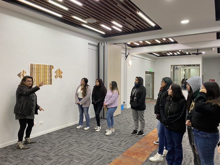 Comunidad de Sede Concepción participa en la elaboración de una obra colectiva para celebrar la Semana de la Educación Artística