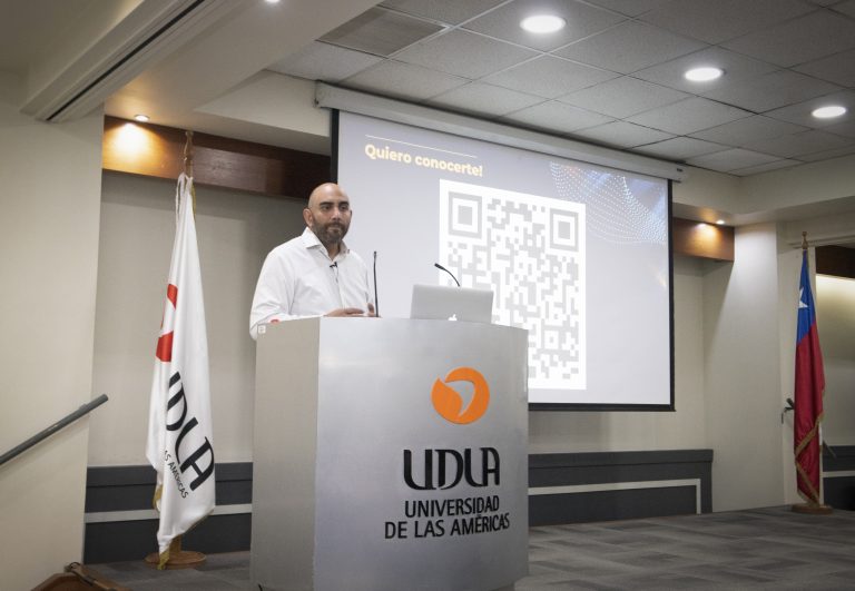 Escuela de Hotelería y Turismo aborda la inteligencia artificial en los eventos a través de charla con experto nacional: “Nosotros creamos, la máquina ejecuta”