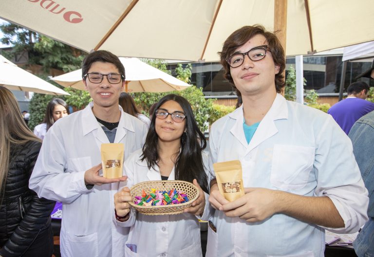 Con intervenciones a la comunidad y exposiciones, la Escuela de Nutrición celebra el Día del Nutricionista en Sede Santiago