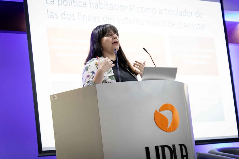 Investigadora de la Universidad de Malmö, Karina Raña, presenta estudio sobre el devenir del modelo sueco de viviendas en UDLA