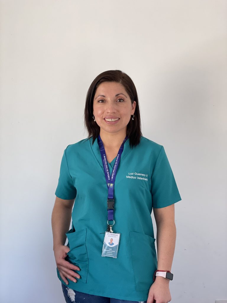 Egresada de Medicina Veterinaria lidera Oficina Municipal de Emergencia Agrícola, Ganadera y de Protección Animal en Petorca destacando por su sello comunitario