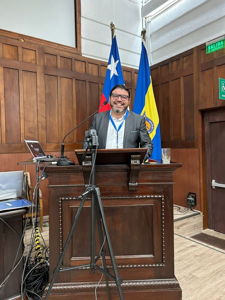 Representantes de la Escuela de Administración Pública presentan ponencia sobre el código chileno de lobby en congreso del Gobierno Abierto Chile