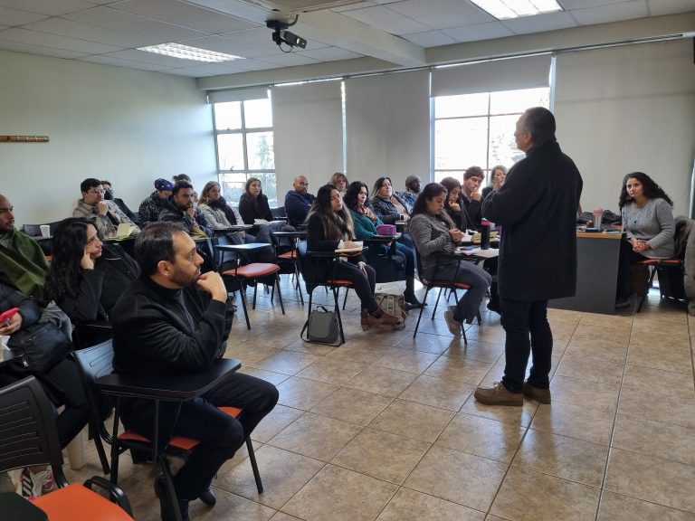 Equipos de salud de los Cesfam de la comuna de La Florida reciben capacitación en metodologías participativas gracias al Programa de Intervención Comunitaria