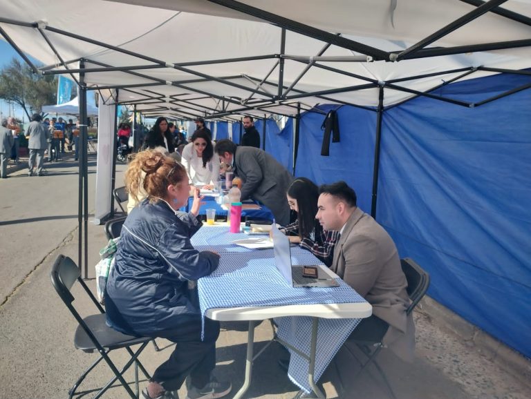Centros de Atención a la Comunidad de Campus Los Castaños se suman a Encuentros Territoriales de municipio de Viña del Mar para prestar servicios gratuitos a vecinos