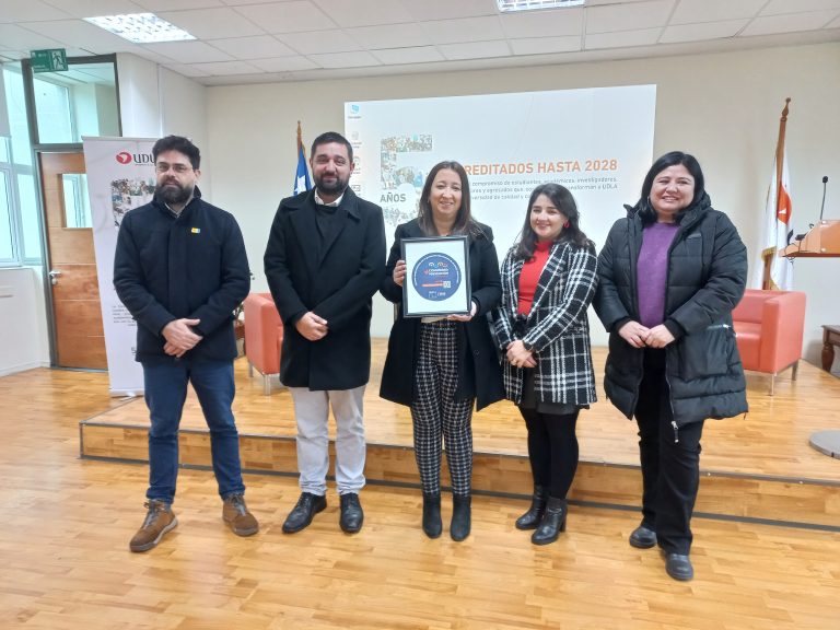 Sede Viña del Mar recibe reconocimiento de Senda por su labor de sensibilización y difusión para prevenir el consumo de alcohol y drogas en la comunidad universitaria
